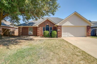 304 Palm St, Crowley, TX 76036