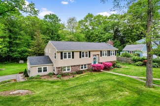 70 Stevens Dr, Holbrook, MA 02343