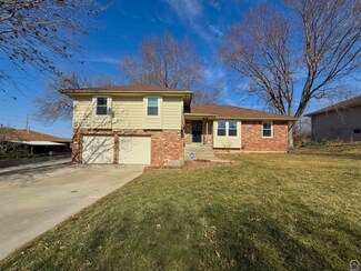 5126 SW 34th St, Topeka, KS 66614