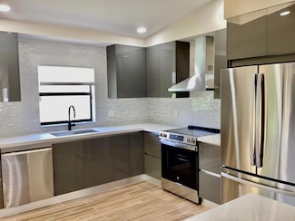 8895 Old Pine Rd, Boca Raton, FL 33433