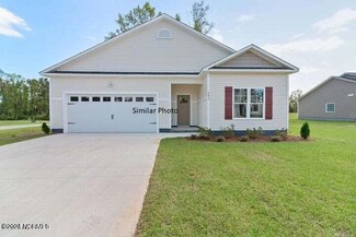 305 E Theriault Ct, Jacksonville, NC 28540