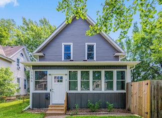 1066 Woodbridge St, Saint Paul, MN 55117