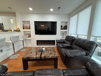 368 Rector St Unit 512, Perth Amboy, NJ 08861