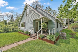 131 E Sixteenth St, Traverse City, MI 49684