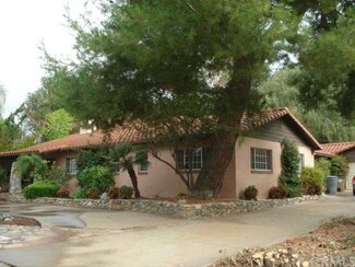 3014 Claremont Heights Dr, Claremont, CA 91711