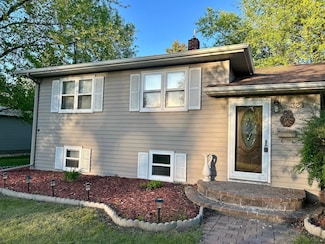 324 Maple Ave S, Thief River Falls, MN 56701