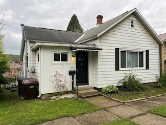 327 E Elm St, Titusville, PA 16354