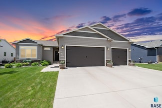 5205 S Eastwind Ave, Sioux Falls, SD 57108