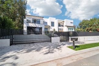 5321 Oak Park Ave, Encino, CA 91316