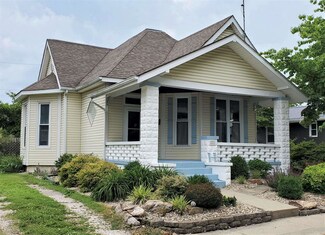 221 NE 10th St, Washington, IN 47501