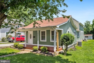 6442 Holyoke Dr, Annandale, VA 22003