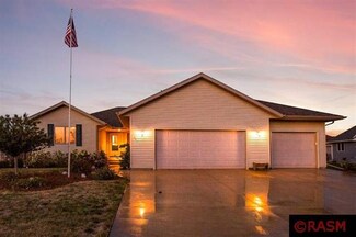 405 Perry St, Eagle Lake, MN 56024