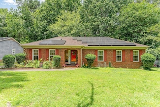 429 Sunnywood Ln, Charlotte, NC 28270