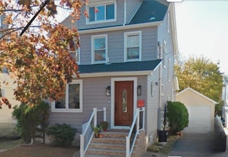 29 Everett St, Lynbrook, NY 11563