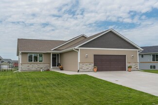 12 Kodiak Ct, North Mankato, MN 56003
