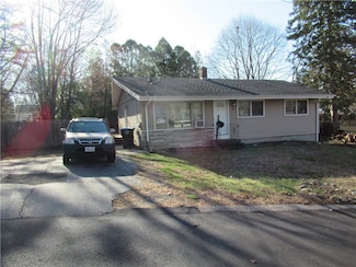 44 Merrimac Dr Dr, North Smithfield, RI 02896