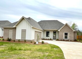 102 Waverly Dr, Florence, MS 39073