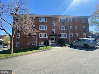 945 N Barton St Unit 201, Arlington, VA 22201