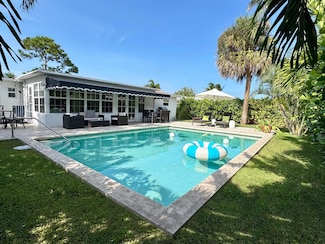 360 Alhambra Place, West Palm Beach, FL 33405