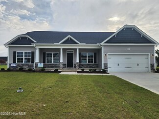 2893 Tucker Hill Dr, Grimesland, NC 27837