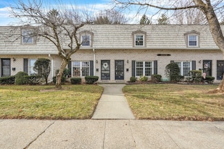 92 Plantation Dr, Agawam, MA 01001