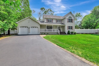 18 Frost Ln, Wading River, NY 11792