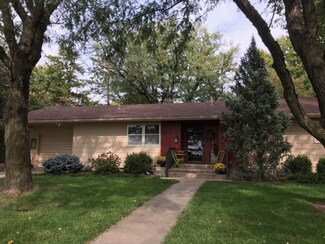 320 Erb St, Hesston, KS 67062