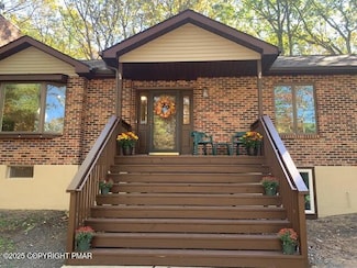 90 Midway Dr, Jim Thorpe, PA 18229