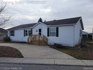 521 Bush Lake Ln, Kimball, MI 48074