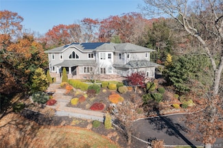 1 Brycewood Dr, Dix Hills, NY 11746