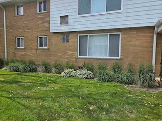 20812 Littlestone Rd, Harper Woods, MI 48225
