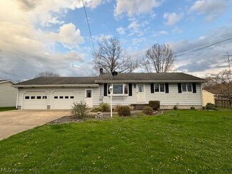 5011 Bate St, Newton Falls, OH 44444