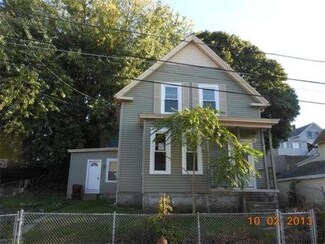 28 Maple St, Lowell, MA 01852