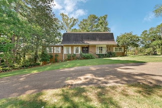 1057 Country Club Dr, Ozark, AL 36360