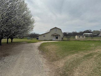 31 Rogers Cir, Krum, TX 76249