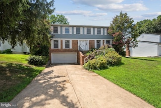 1402 Kingstream Dr, Herndon, VA 20170