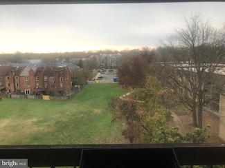 2817 Jermantown Rd Unit 605, Oakton, VA 22124