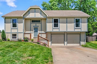 1204 E Sleepy Hollow Dr, Olathe, KS 66062
