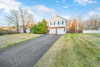 35 Depalma Dr, Highland Mills, NY 10930