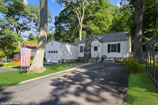 36 Longwood Rd, Mahopac, NY 10541