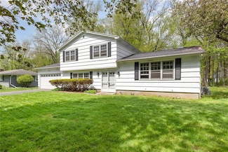 30 Crystal Springs Ln, Fairport, NY 14450