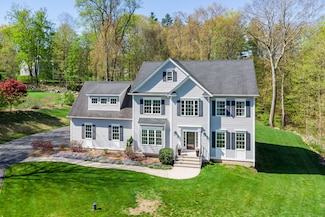 10A Taunton Ln, Newtown, CT 06470