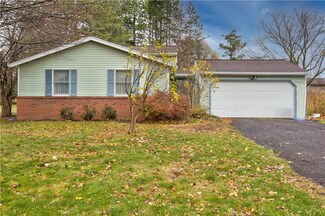 45 Thistlewood Ln, Spencerport, NY 14559