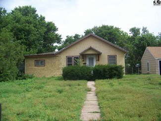 209 E 13th St, Larned, KS 67550