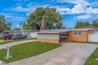 9664 Groveland St, Seminole, FL 33772