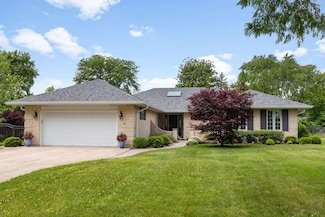 1060 Highland Ave, Lake Forest, IL 60045