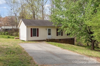 410 E Lee Ave, Bessemer City, NC 28016
