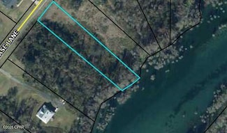 4 Spring Chase Ln, Marianna, FL 32446