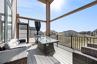 2171 NW Palisades Dr, Riverside, MO 64150