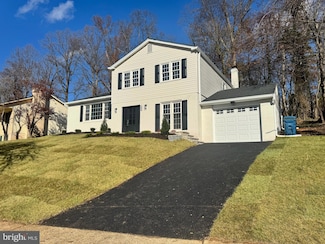 1851 Foxstone Dr, Vienna, VA 22182